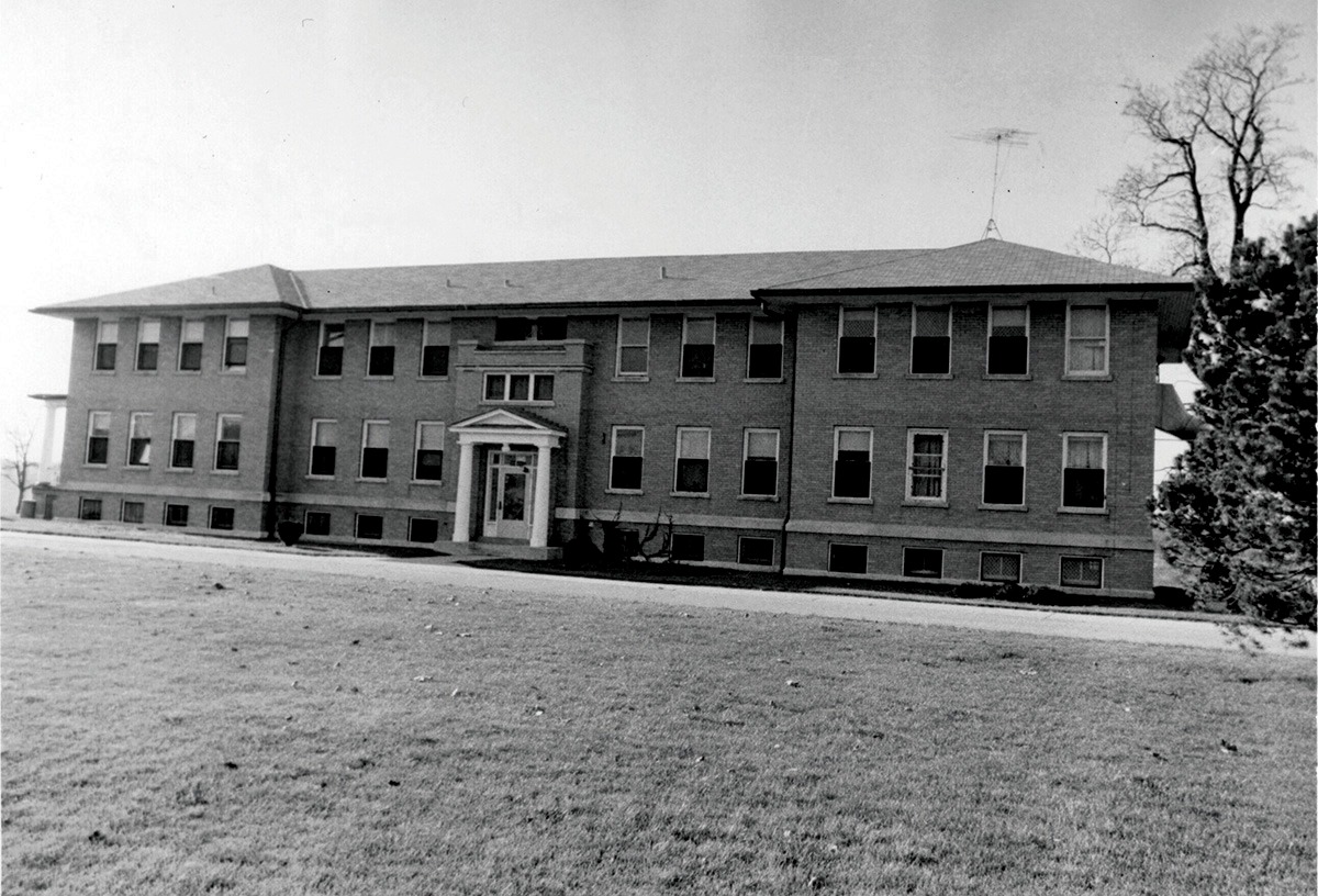 Black and white image of the Illinois State Training School for Girls in Geneva 