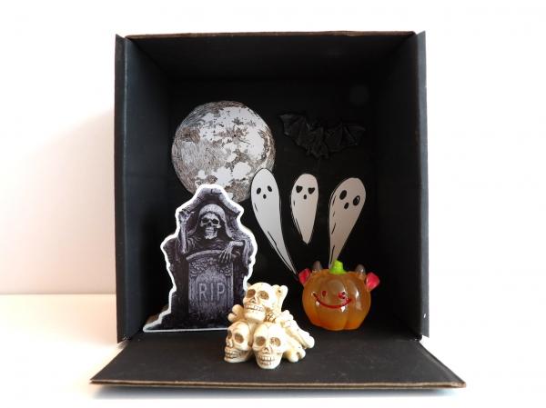 DIY halloween themed shadow boxes.
